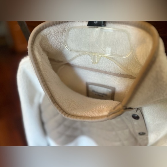 Abercrombie & Fitch Cream and Tan Quilted Sherpa Pullover. Women’s Small. EUC. - Picture 3 of 16